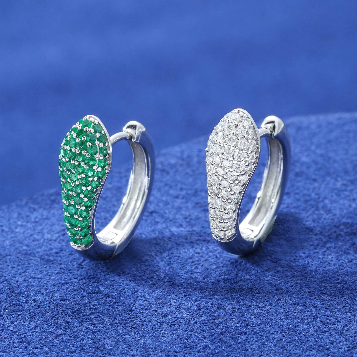 2mm-5mm 1 Row Moissanite Huggie Hoop Earrings