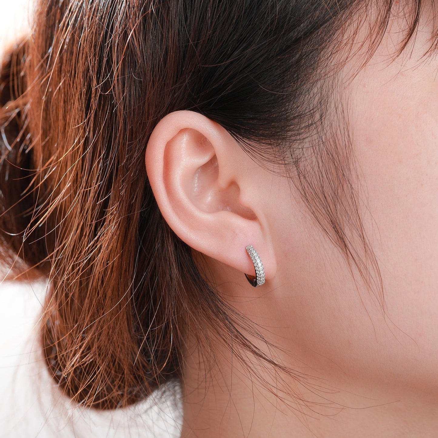 2mm-5mm 1 Row Moissanite Huggie Hoop Earrings