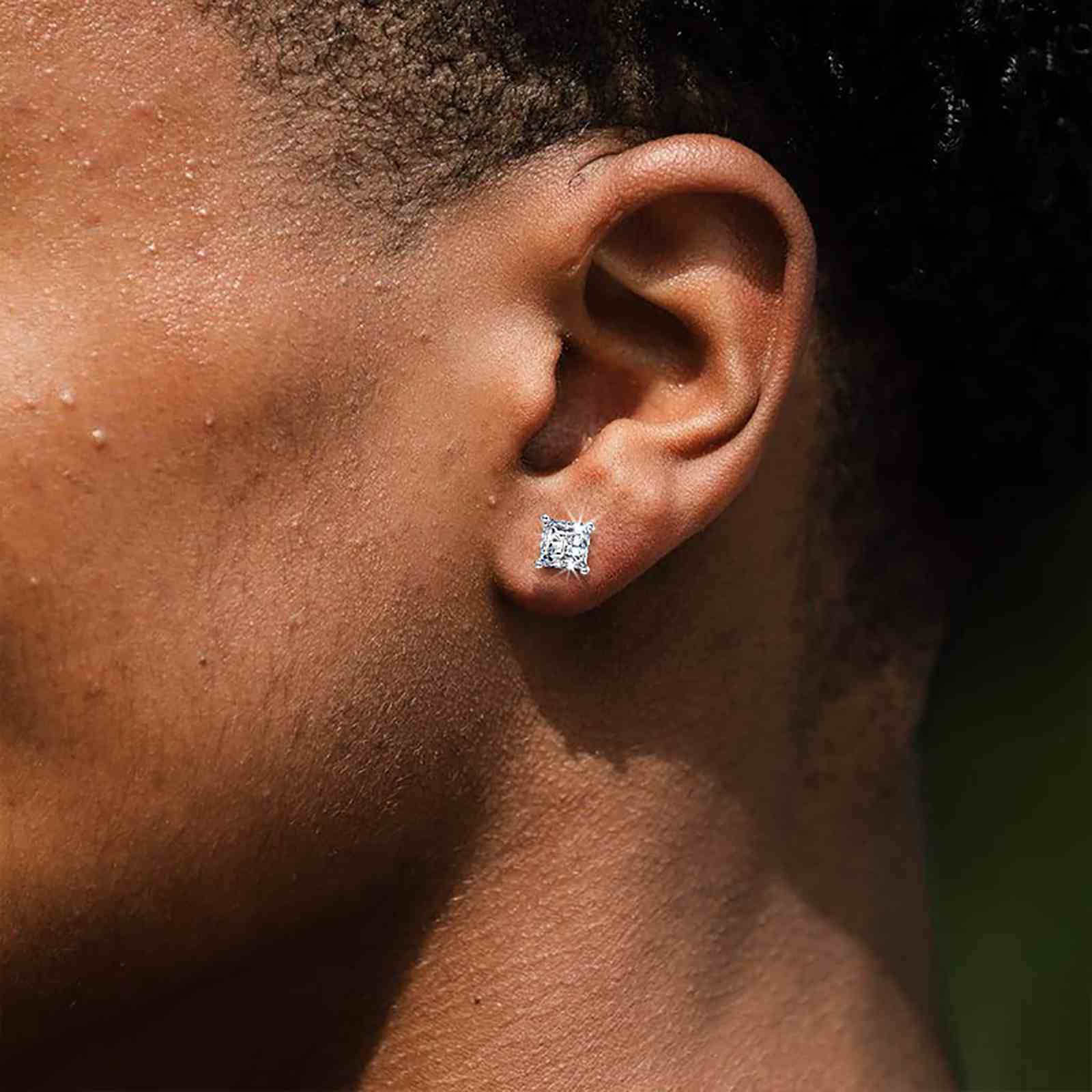 2mm-5mm 1 Row Moissanite Huggie Hoop Earrings